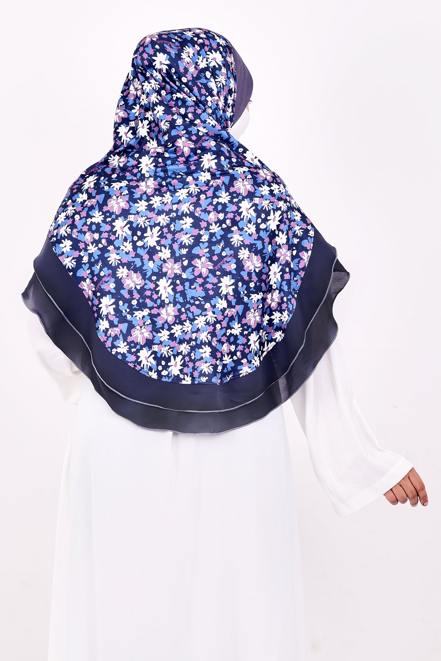 Malaysian Makhna (Dark Blue Floral)